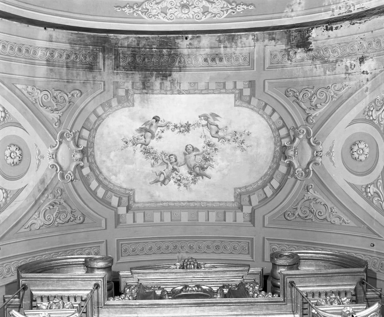 Motivi decorativi vegetali con putti alati - Caste San Pietro Terme, Bologna